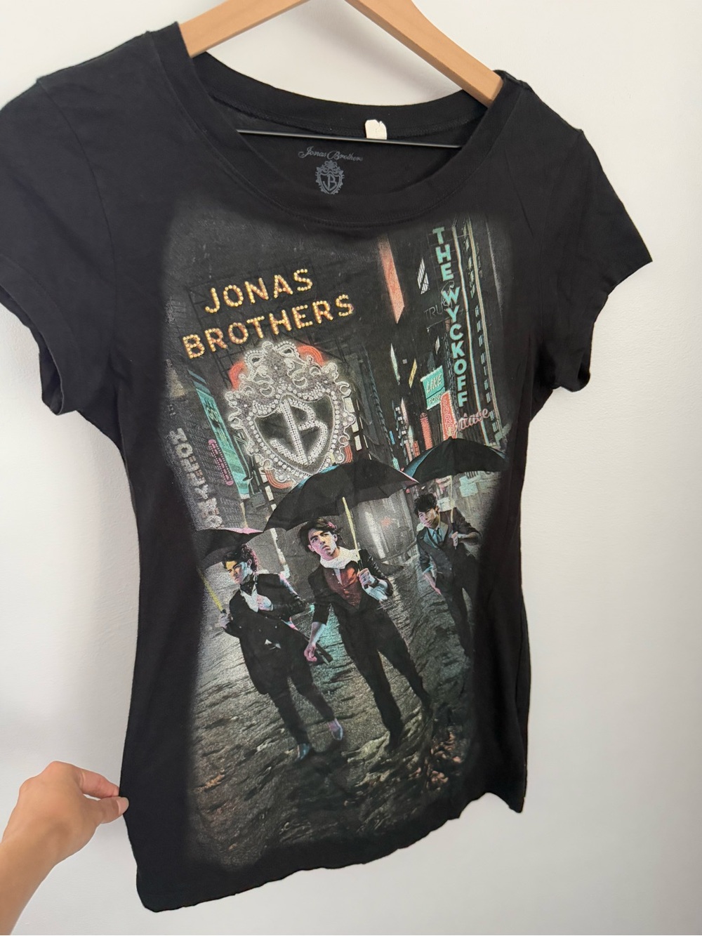 Y2K 2008 Jonas Brothers Graphic Print Black Tee Large Fitted 2000s 2010 - Picture 3 of 5
